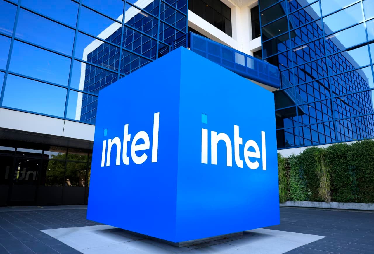 Intel’s stock rises as investors hope memory chips can mark the next step in its turnaround