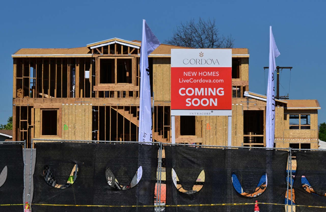 30-year mortgage rate posts biggest jump in four years — to nearly 7.3%