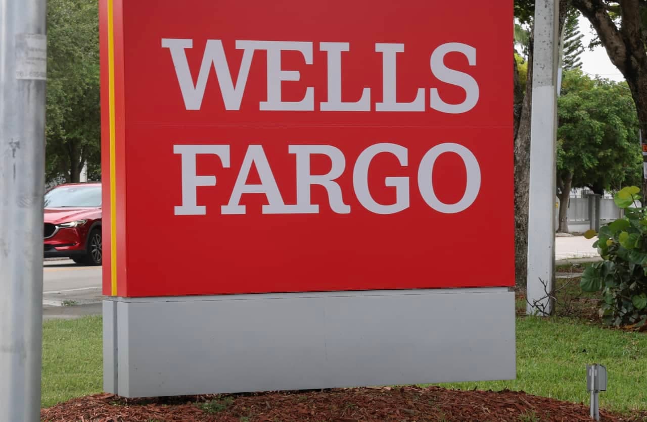 Wells Fargo just cut its S&P 500 price target. Will others follow?
