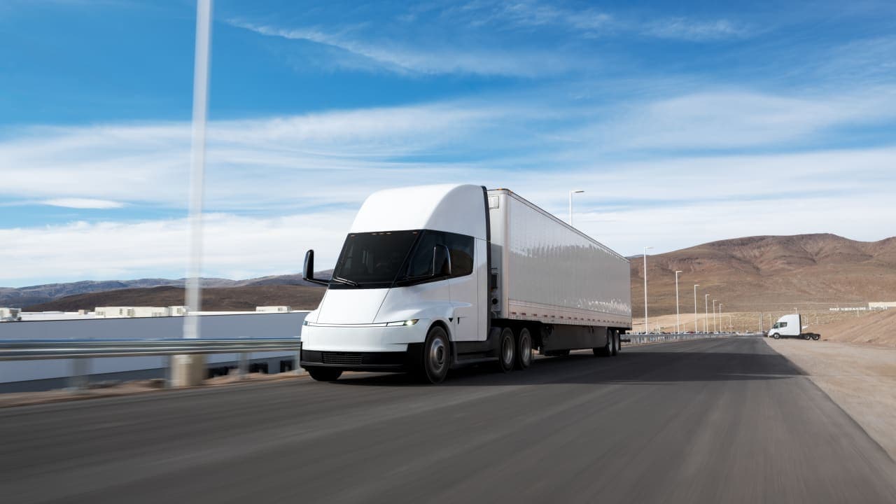 Tesla’s stock falls as launch of Semi truck fails to excite investors