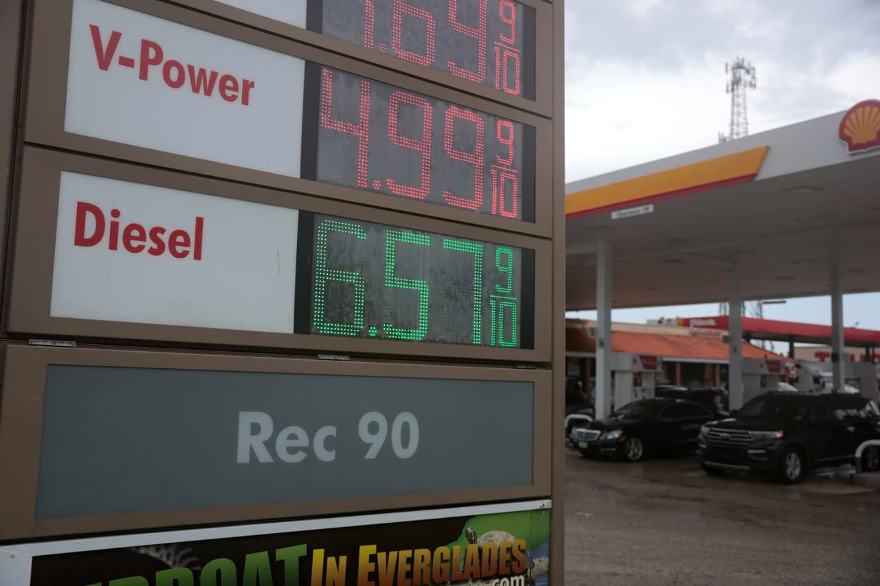 Top Senate Republican floats a diesel export ban as prices soar. It might not work.