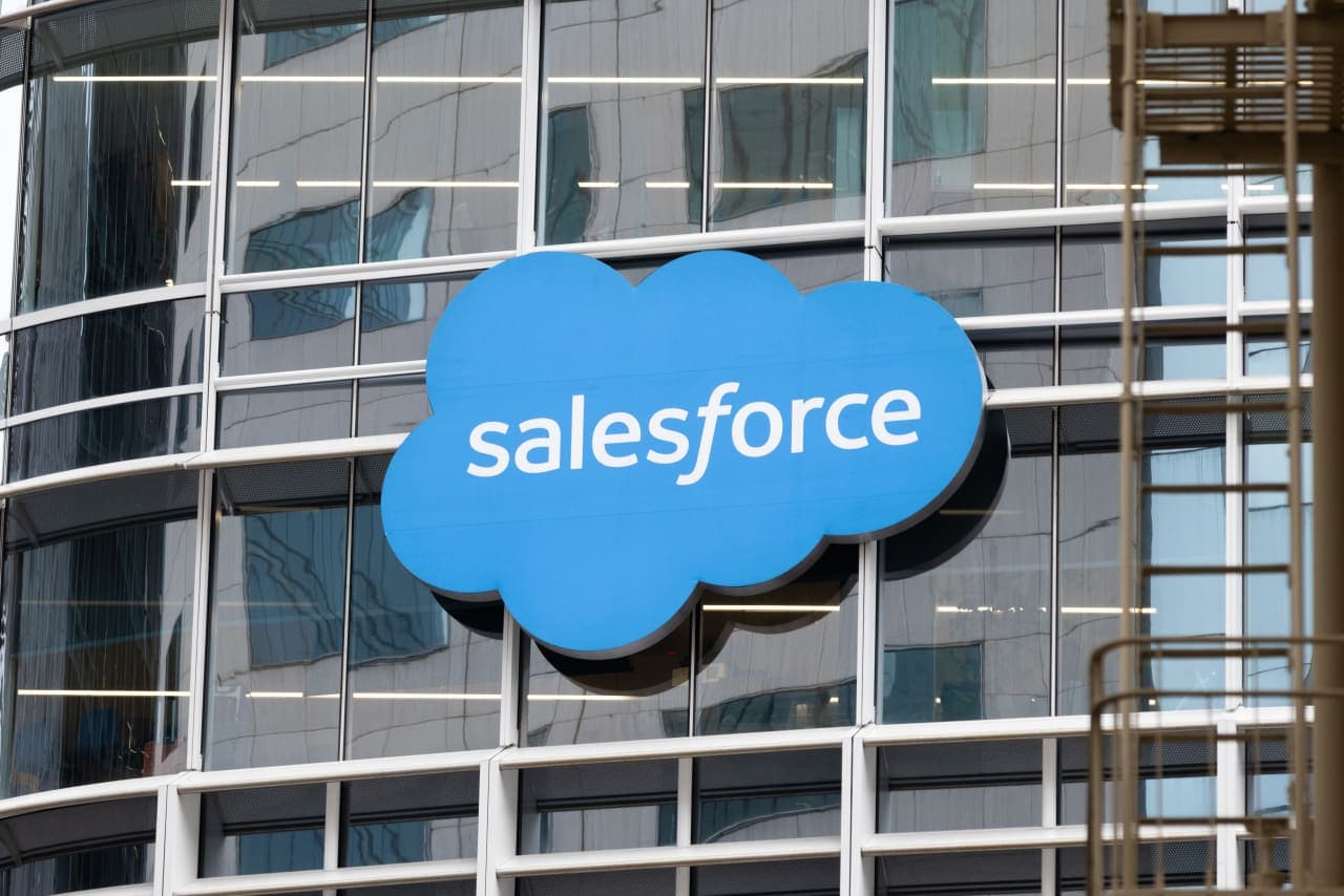 Salesforce’s stock may look like a bargain — but that’s just a mirage, analyst says