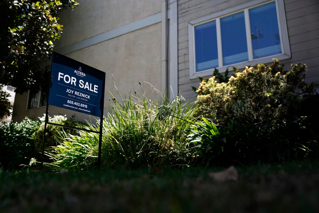 Is it a bad time to buy a home? Buyers say yes, data shows.