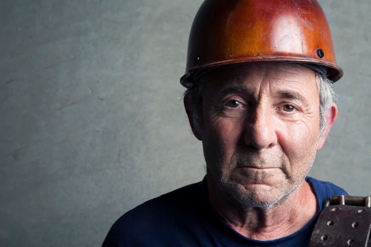 A new bill in Congress would lower the retirement age to 60. See who would qualify.