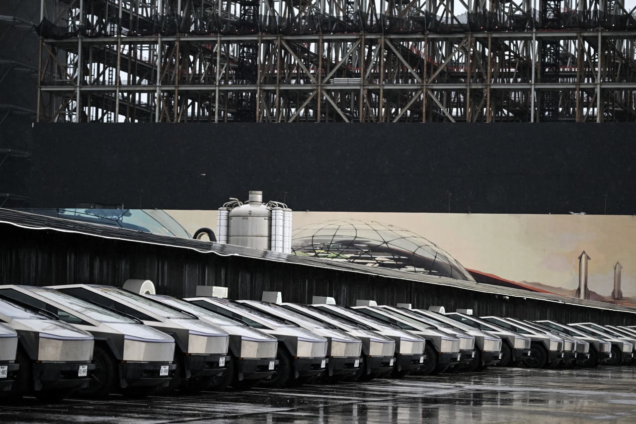 Musk says he’s exploring a SpaceX-Tesla megamerger. What would a combined company be worth?