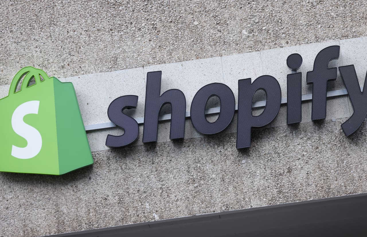 Amazon and Shopify make starkly different moves in the brewing battle over AI shopping