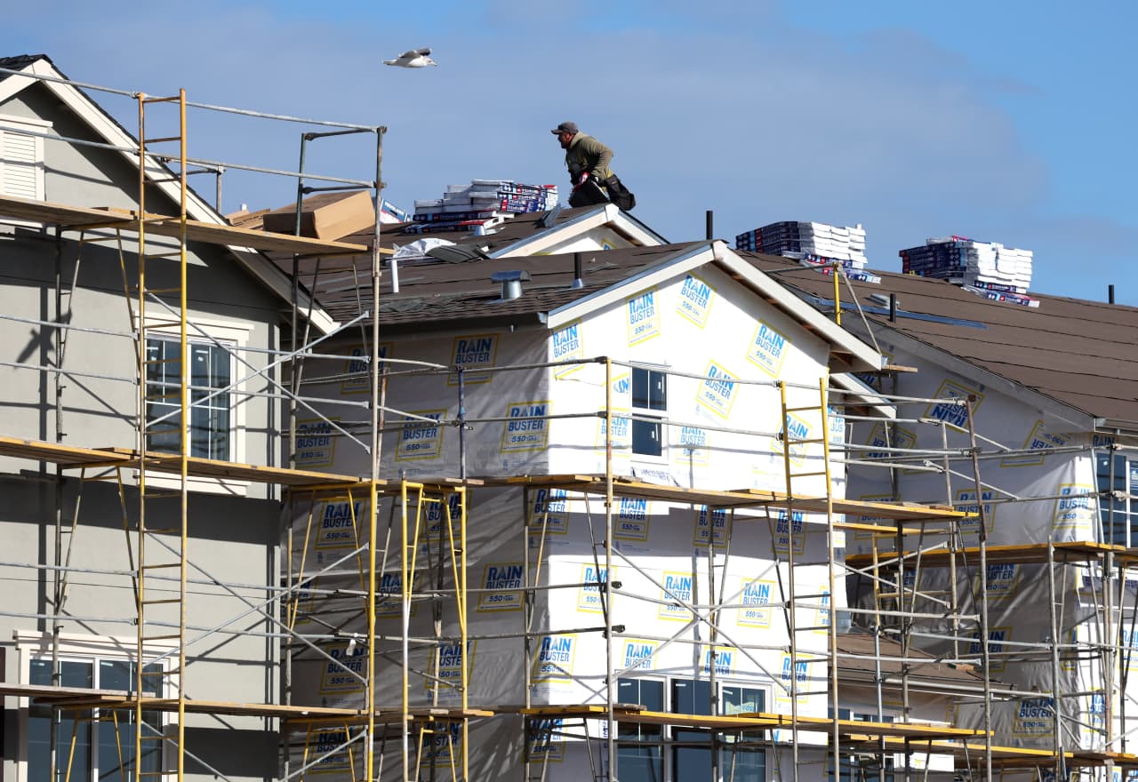 More home builders cut prices as buyers get spooked