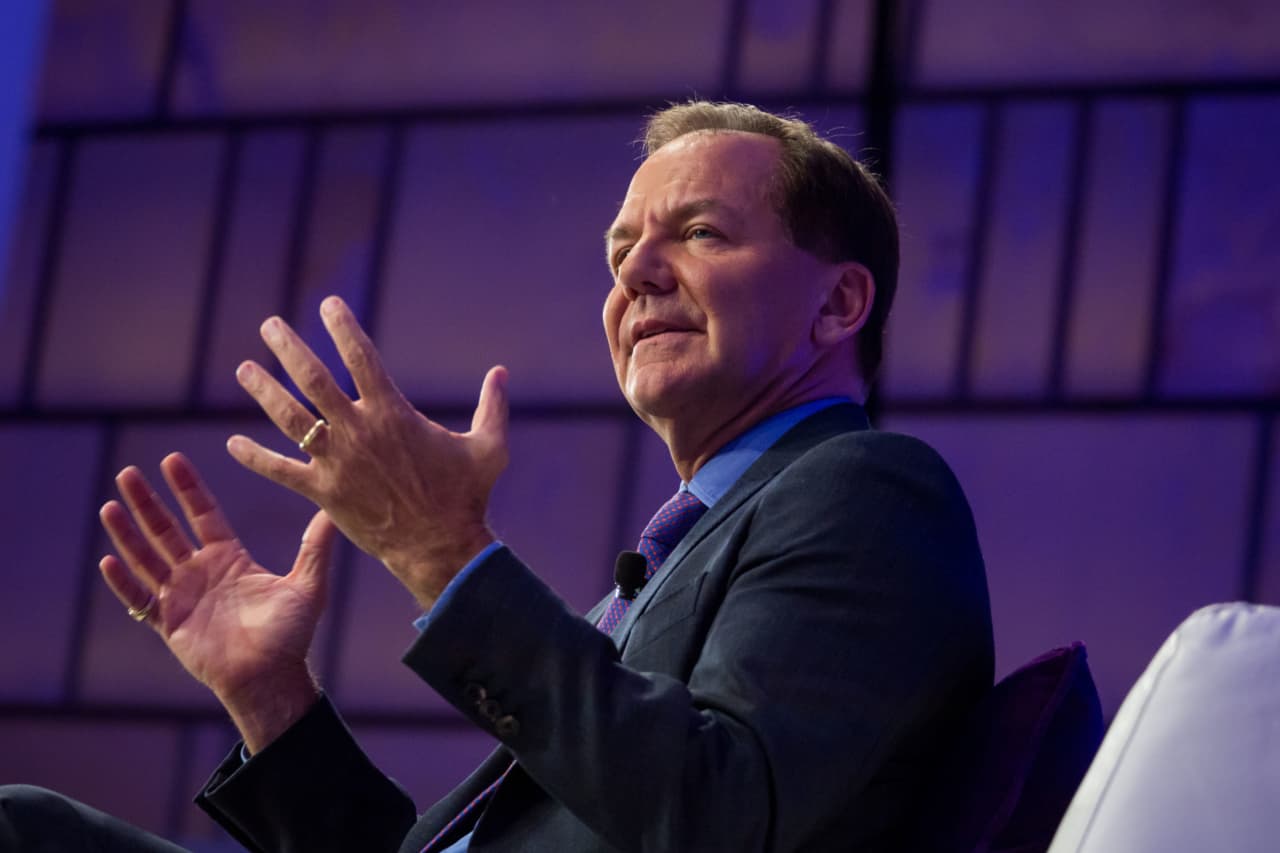 Hedge-fund legend Paul Tudor Jones says the stock market faces a really challenging 2027. Here’s why.