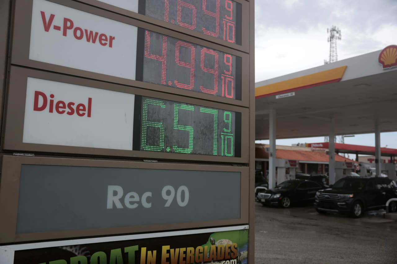 Top Senate Republican floats a diesel export ban as prices soar. It might not work.